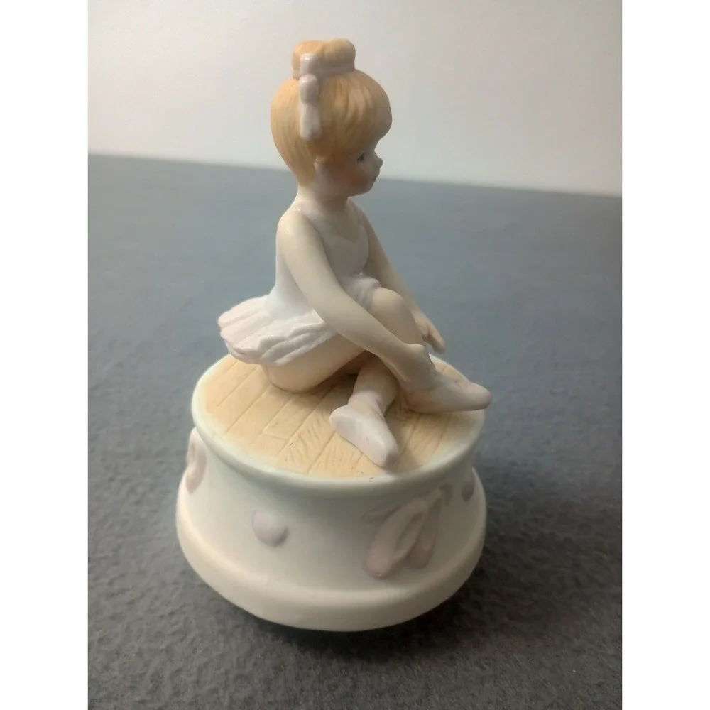 Willitts Spinning Music Box Porcelain Dance Ballerina Dance Song Vaughn Monroe